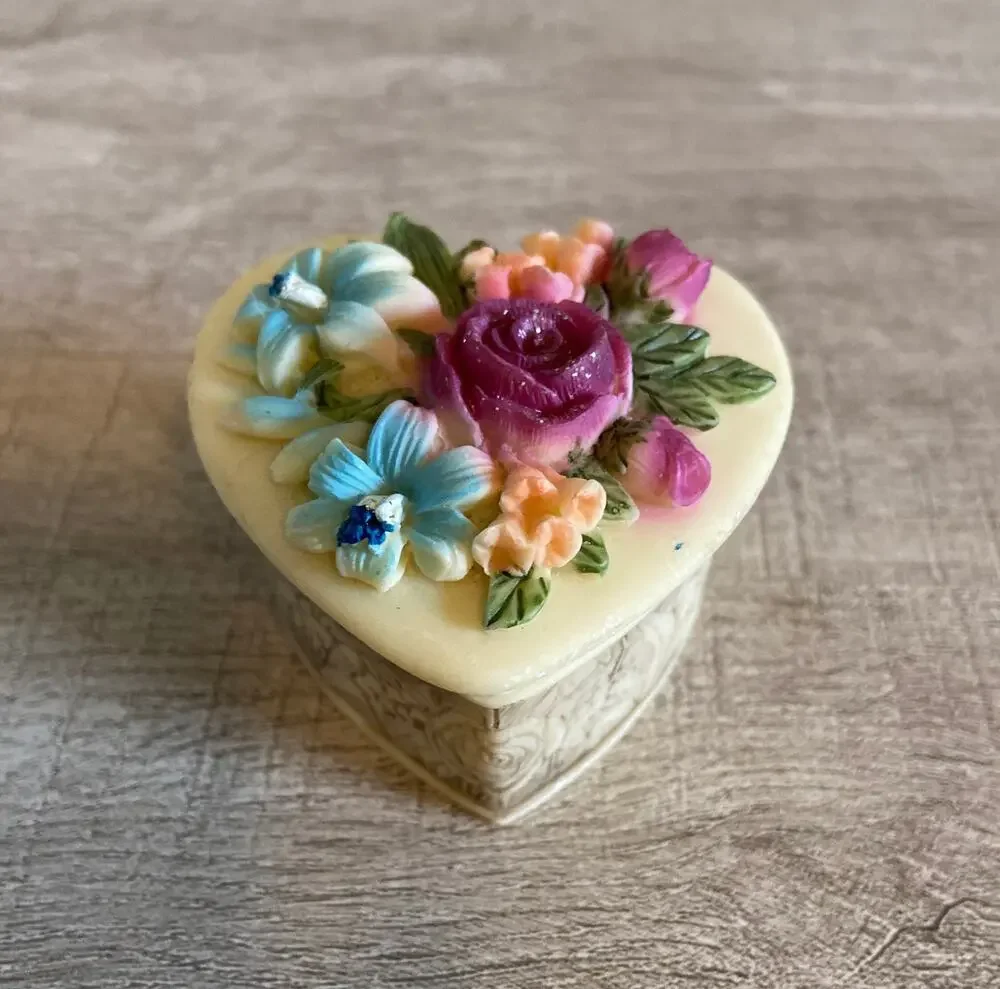 Resin Heart Shaped Floral Trinket Box / Miniature Jewelry Box with 3D Flowers
